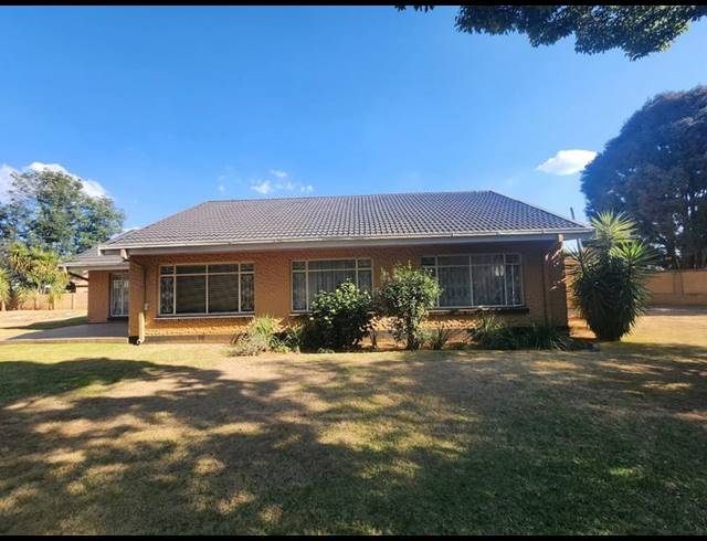 3 BEDROOM HOUSE FOR SALE IN GREENHILLS